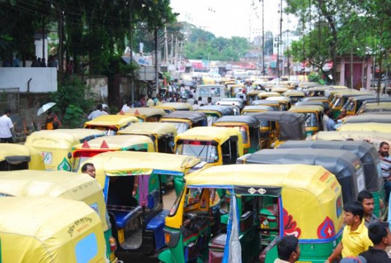 High Court puts plug on overloaded auto-rickshaws, asks Govt to solve fare crisis, CITU in backfoot